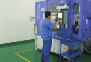 日本三菱重工CE15A滾齒機